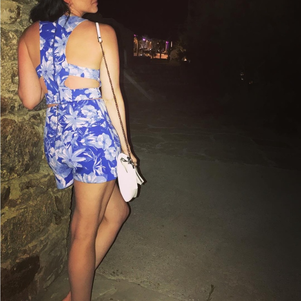 GUESS 2 piece set -  Blue and White flowers